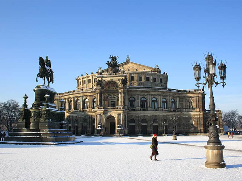 Semperoper Dresden Semperoper Dresden (Außenansicht im Winter bei einem sonnigen Tag)